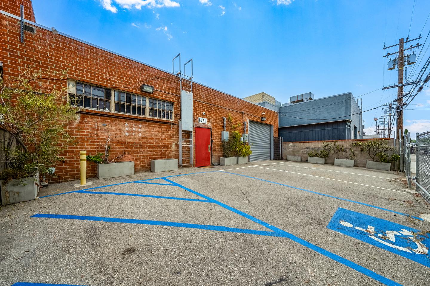 Famous HDR Exterior Presets by Cole Connor - 3 Presets (Desktop & Mobile)